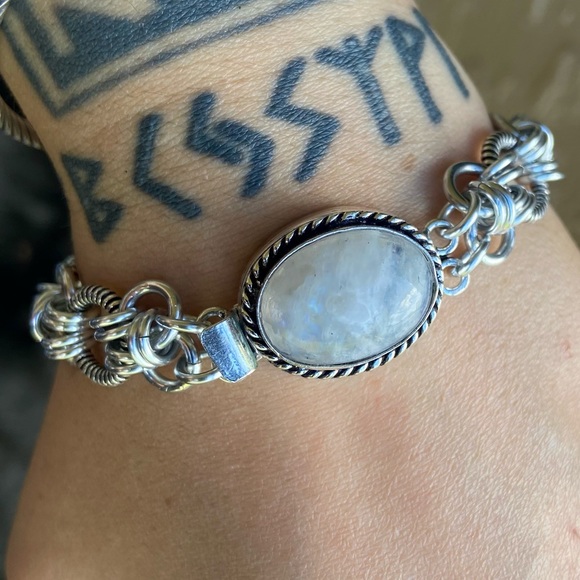 Maille moonstone bracelet . Handmade maille chain & genuine moonstone gem clasp - Picture 11 of 16